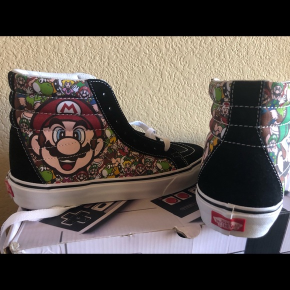 Nintendo Rare Vans - Picture 2 of 7